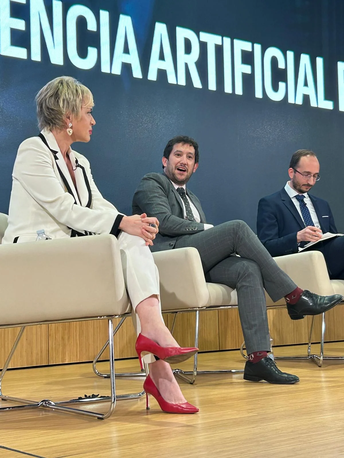 Jesús Herrero speaking between Carme Artigas and Pablo Martín, as identified in the original caption.